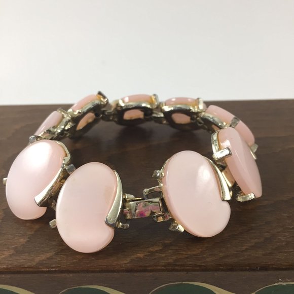 Vintage SIGNED Leru Pale Pink Opalescent Moon Glow Lucite Cabochon Thermoset Bra - Picture 1 of 6